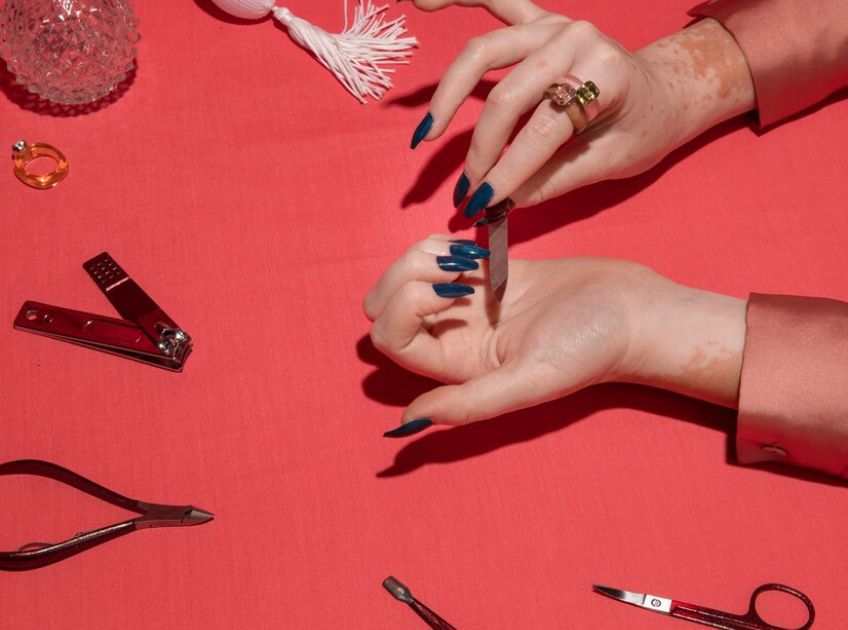 TheBeautyEpic's tweet image. "Shape Perfect Stiletto Nails at Home Like a Pro – No Salon Needed!"

read more: beautyepic.com/how-to-shape-p…

#StilettoNails #NailShaping #DIYNails #NailTutorial #NailGoals #AtHomeManicure #NailArtLovers #BeautyEpic