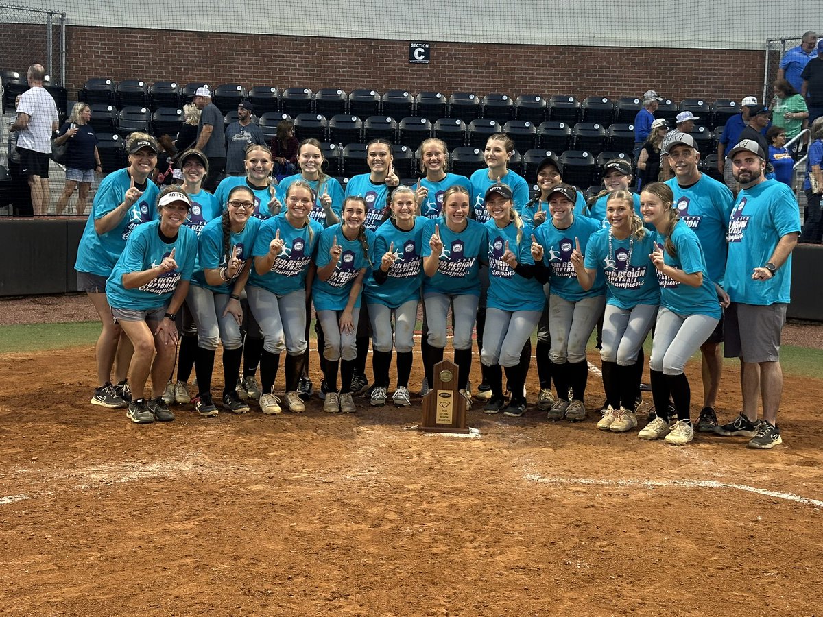 SouthWarren Softball (@swsoftball) on Twitter photo 🖤🥎 4th REGION CHAMPIONS 🥎🖤
Your SPARTANS are headed to STATE with the 2-0 WIN over Warren East!
<a href="/courtneyn2027/">Courtney Norwood</a> was on 🔥with the SHUTOUT & 10 Ks‼️ <a href="/pwilloughby11/">Parker Willoughby</a> was 3-4 with a single, double, & triple!
#NoExcuses 🖤🥎 4th REGION CHAMPIONS 🥎🖤
Your SPARTANS are headed to STATE with the 2-0 WIN over Warren East!
<a href="/courtneyn2027/">Courtney Norwood</a> was on 🔥with the SHUTOUT & 10 Ks‼️ <a href="/pwilloughby11/">Parker Willoughby</a> was 3-4 with a single, double, & triple!
#NoExcuses
