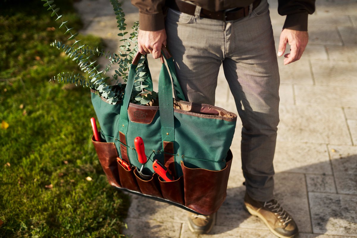 [First day of summer 🌞] Time to get those hands in the soil! What are your favorite things to grow and tend to in your garden during this Summer season? Share your tips! 👇 

#FELCO #SummerGardening #FirstDayofSummer #GardenLife