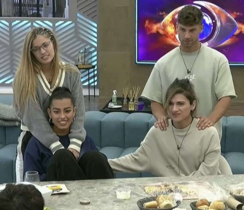 GossipAcccount's tweet photo. La Rompieron los 4 nóminando, Luz no quedó en placa 💅
#GranHermano https://t.co/GFyUso2tPe