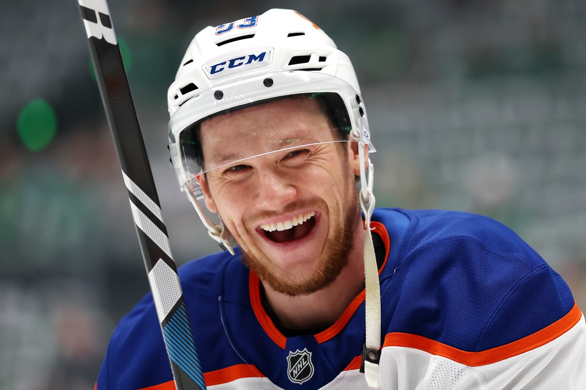 Jeff Skinner played in 1,078 regular season games before playing in the playoffs. 

Now, in his first trip to the playoffs, he's going to the Stanley Cup Final 👏