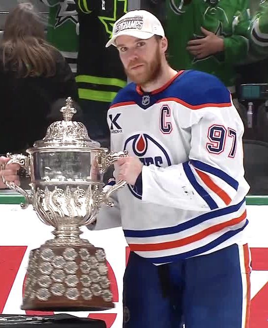 AzorcanGlobal's tweet photo. Needed to practice accepting a cup. 
#Oilers #LetsGoOilers https://t.co/idN3sywef6