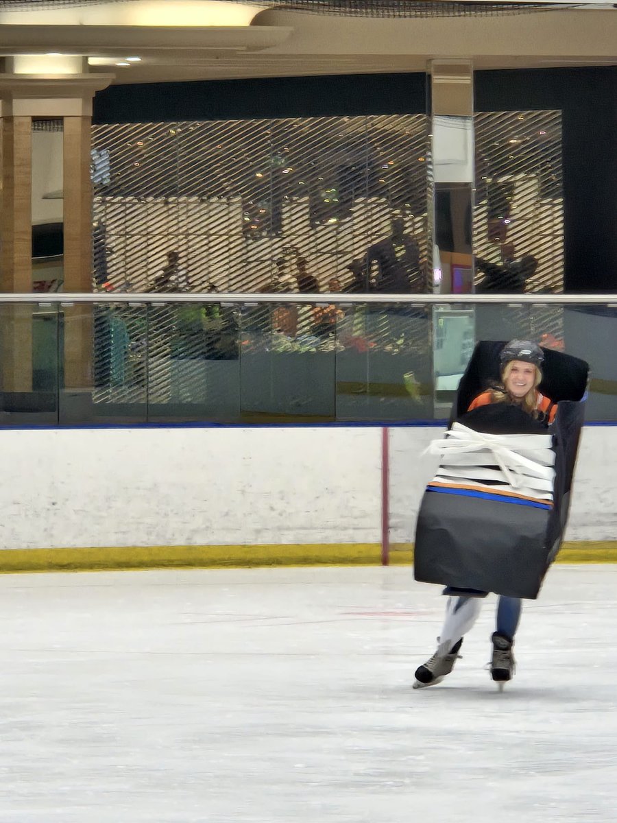 Skating into #StanleyCup finals like…. 😉

#OILERS WIN!!!!! CONGRATS BOYS!!!!
