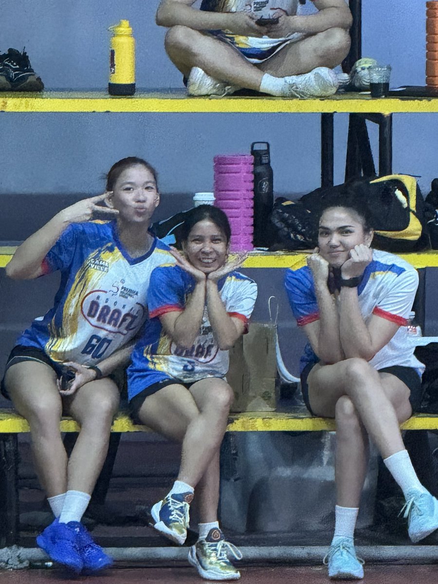 k_i_m_possible's tweet photo. dito na lang muna tayo mag support 🐶💛💙 https://t.co/Y6k5WJzi42