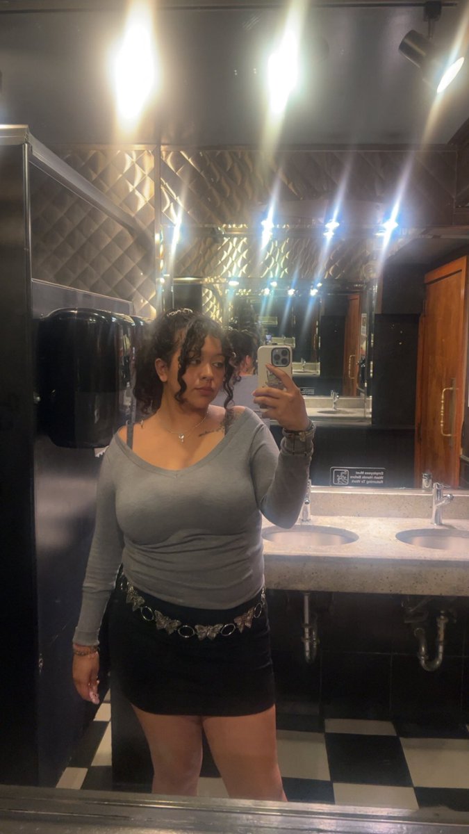 _catalina_2002's tweet photo. They love to see me in my mini skirt ✧ findom princess goddess paypig humanatm whalesub finsub femdom simp ✧😘😘 https://t.co/A5dnh63bxD