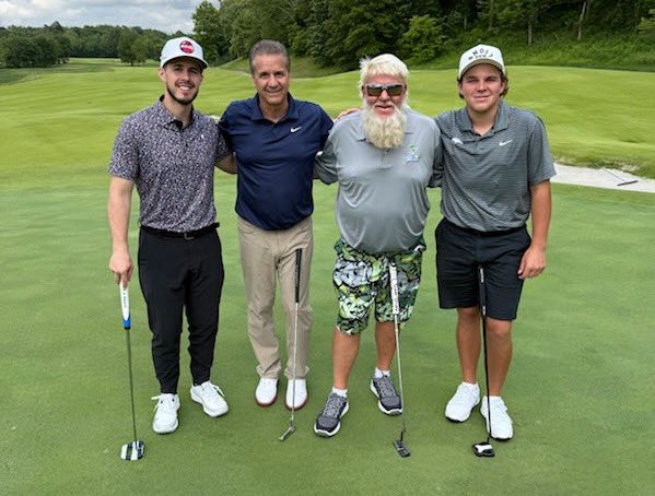 Hog Pics That Go Hard (@hogpix) on Twitter photo 