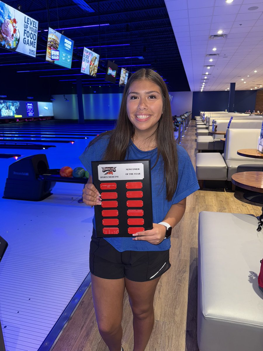 MsKasseyAT's tweet image. Newcomer of The Year 🥁🥁🥁 Carolina❤️🖤 #ATStudentLife #TheTeamBehindTheTeam #YouAreAppreciated