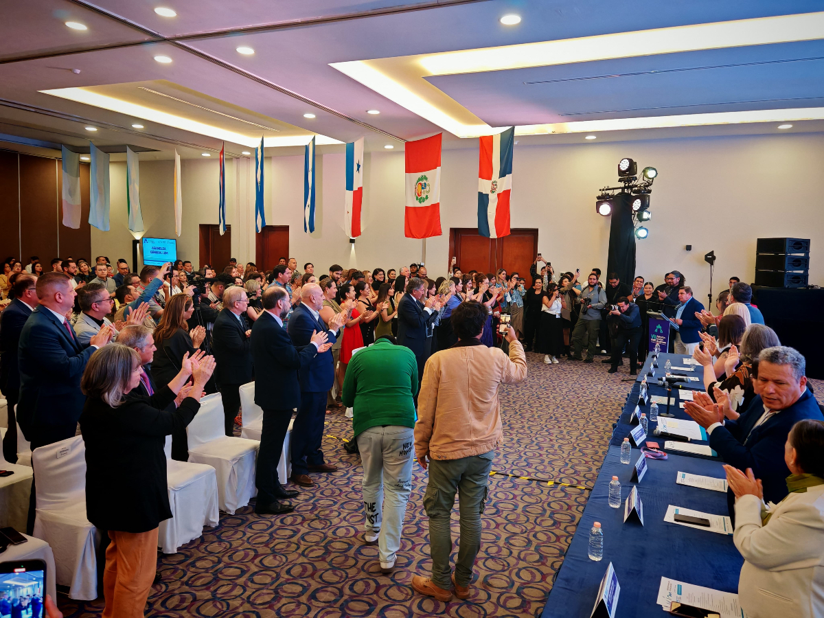 En asamblea general, asume la secretaría general de la #UIM María García Pizarro tras la excelente gestión del miembro fundador y secretario general Federico Castillo Blanco <a href="/fecabla/">Federico Castillo</a>