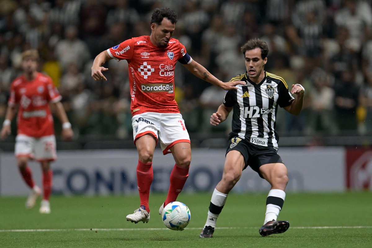 ¡UPA PAPÁ! 

Cienciano 🇵🇪 empató 1⃣🆚1⃣ frente a Atlético Mineiro 🇧🇷 y clasificó a los octavos de final de la Copa Sudamericana 🏆 como líder absoluto de su grupo H.

¡El 'Papá' sigue haciendo historia en el continente! 🏆🇵🇪
#CopaSudamericana #Cienciano #Sudamericana2025