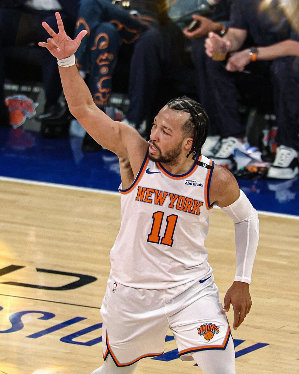 Tonight marks Jalen Brunson's 10th game this playoffs with 30+ PTS &amp; 5+ AST!

He's the FOURTH player EVER to reach that total in a single playoff run 🤯

He joins...

LeBron James (2015, 2017, 2018) 
Michael Jordan (1989, 1990, 1992)
Shai Gilgeous-Alexander (THIS PLAYOFFS)