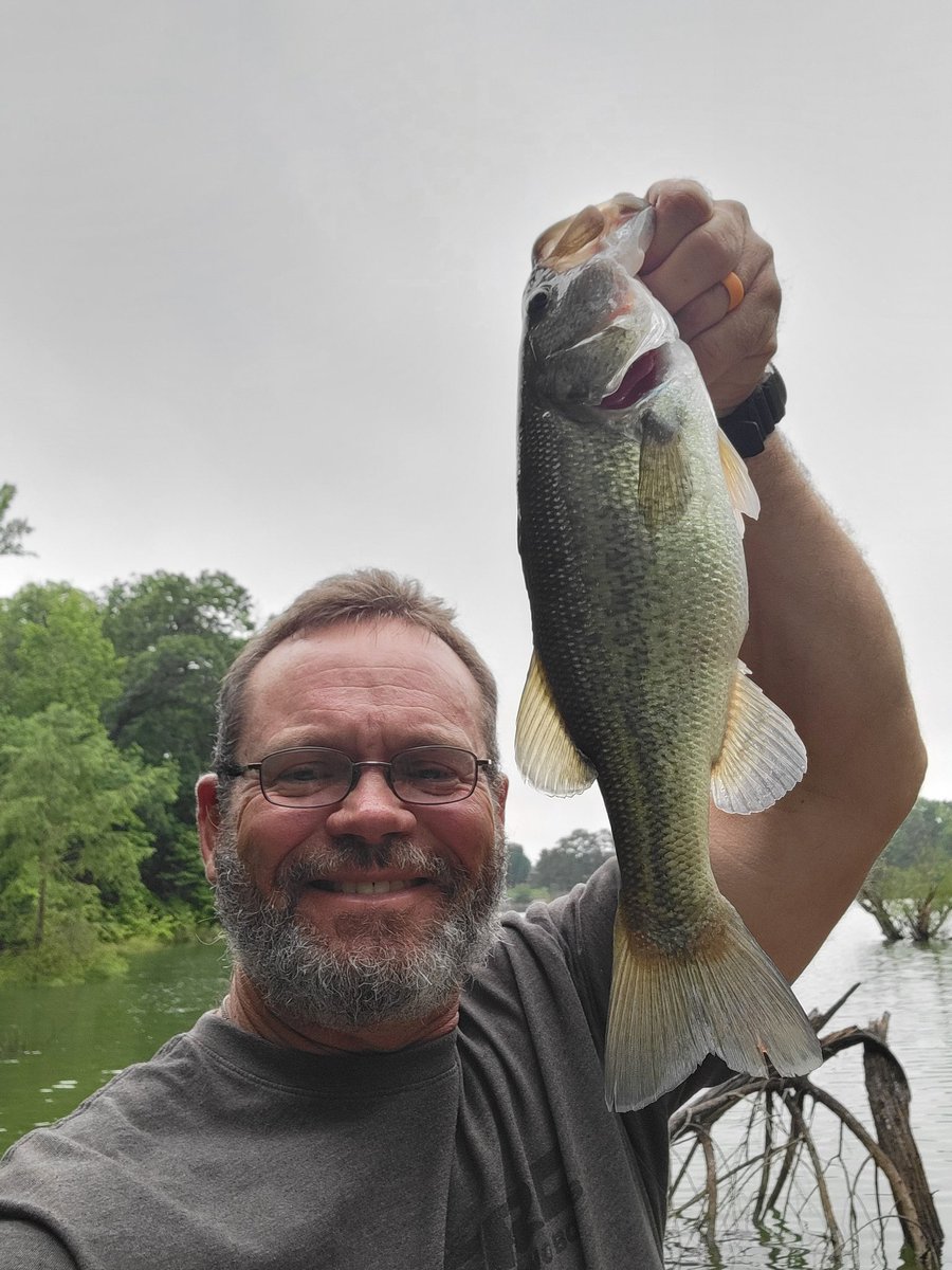 JohnnyMassenga1's tweet photo. My Therapist was rough on me. I had my 5th fish on five times but just couldn't get it to the boat. But I'm thankful!
#bassfishing #largemouthbass #smallmouthbass #spottedbass #meanmouthbass #fishthemoment #fishinglife #NOFFSBS https://t.co/ZXSZf13cd1
