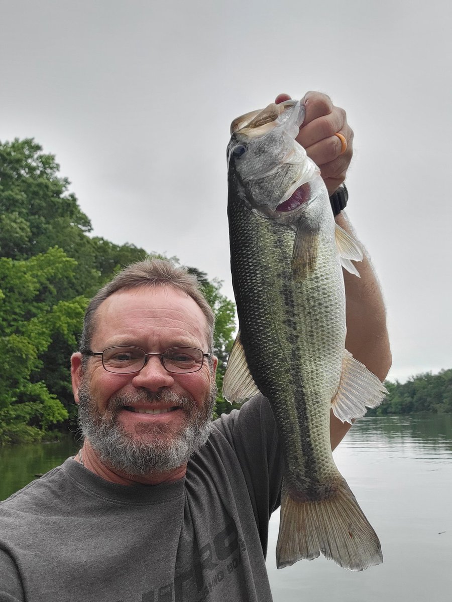 JohnnyMassenga1's tweet photo. My Therapist was rough on me. I had my 5th fish on five times but just couldn't get it to the boat. But I'm thankful!
#bassfishing #largemouthbass #smallmouthbass #spottedbass #meanmouthbass #fishthemoment #fishinglife #NOFFSBS https://t.co/ZXSZf13cd1