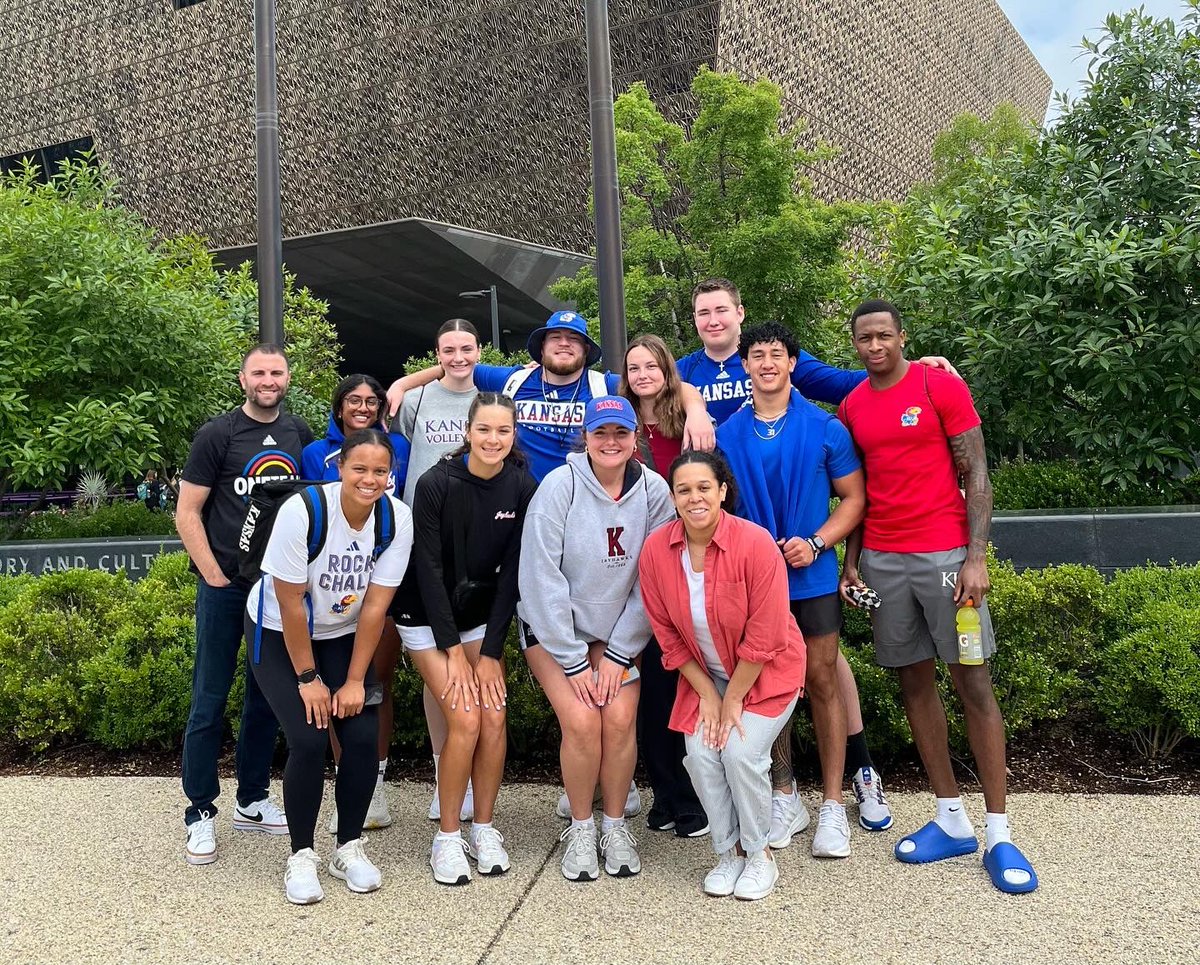 KU LEADS tweet media