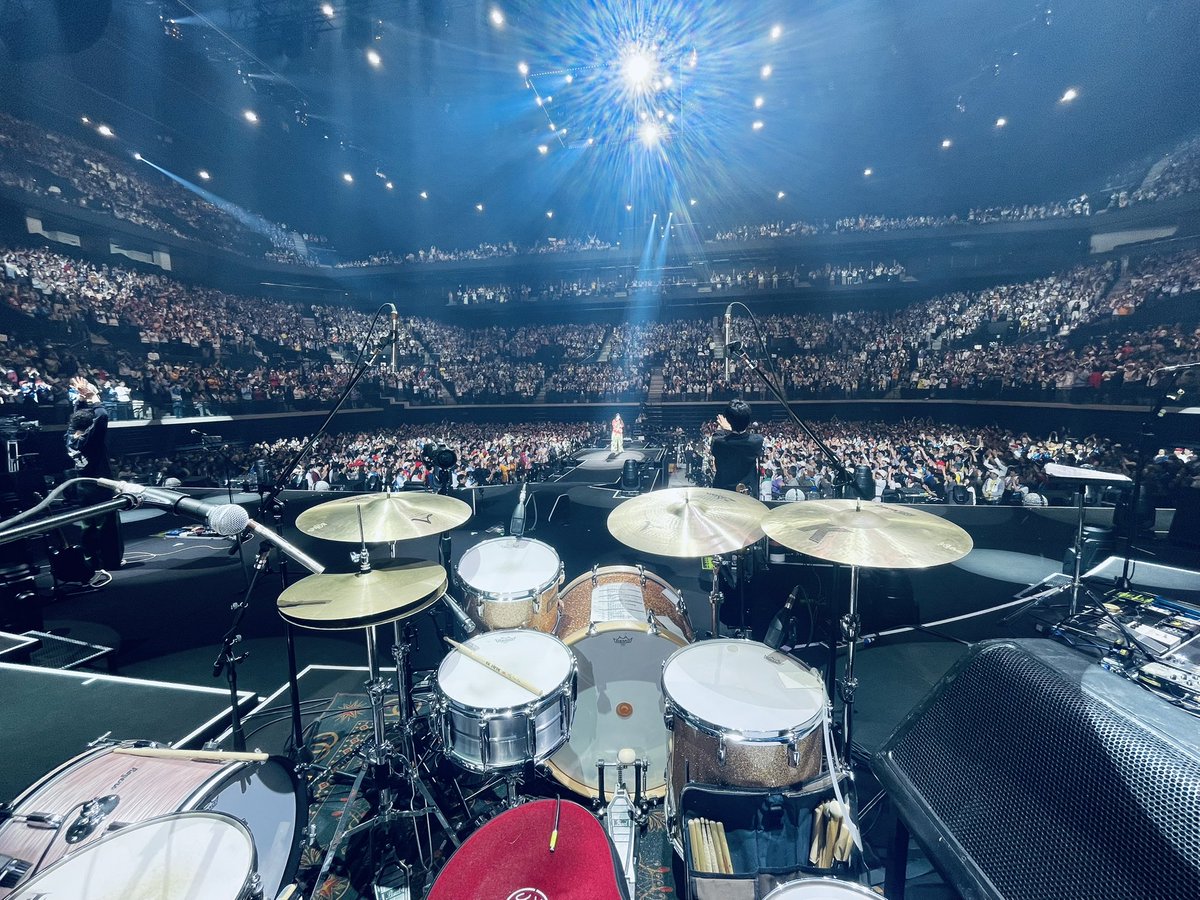 fumihiro_ibuki's tweet photo. AIMYON TOUR 2024-2025
ドルフィン・アパート
本編 &amp; 海外 &amp; そしてAdditional Show
昨年9月からアリーナツアー全42公演

無事！！！完走！！！やっ��ーーー！！！

凄いぞ、あいみょん。
バンドメンバーもスタッフも。
誰ひとり欠けることなく！
笑の絶えない幸せなツアーでした🙏
感想見て浸ります💬 https://t.co/ekJ8r6tTIs