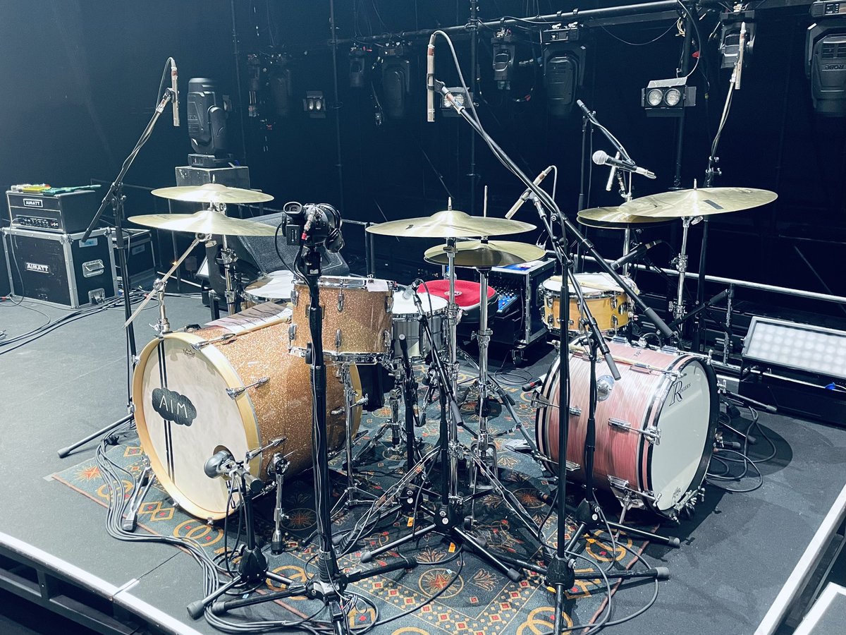 fumihiro_ibuki's tweet photo. AIMYON TOUR 2024-2025
ドルフィン・アパート
本編 &amp; 海外 &amp; そしてAdditional Show
昨年9月からアリーナツアー全42公演

無事！！！完走！！！やっ��ーーー！！！

凄いぞ、あいみょん。
バンドメンバーもスタッフも。
誰ひとり欠けることなく！
笑の絶えない幸せなツアーでした🙏
感想見て浸ります💬 https://t.co/ekJ8r6tTIs