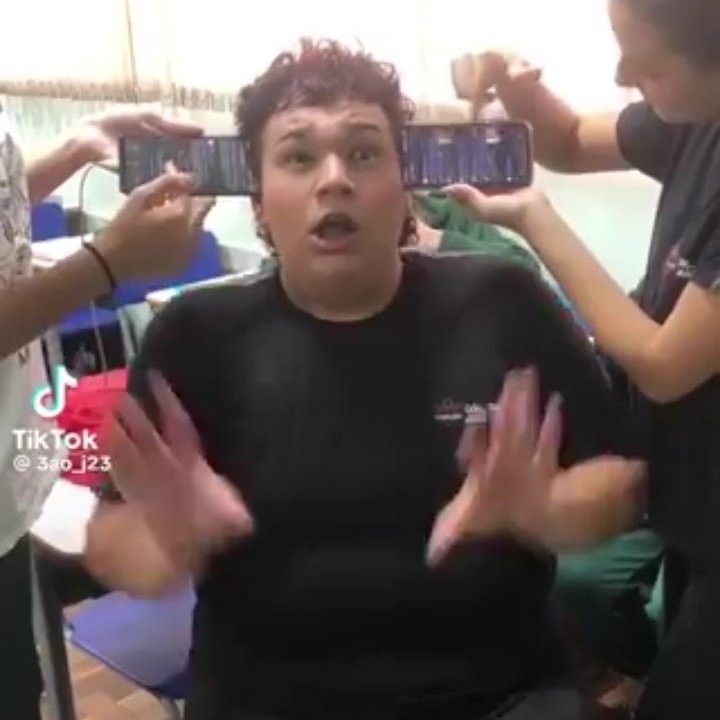 LA CANTIDAD DE CONTENIDO DE JUJUTSU Q NOS ESTAN TIRANDO DESPUES DE MESES ESTOY ASI