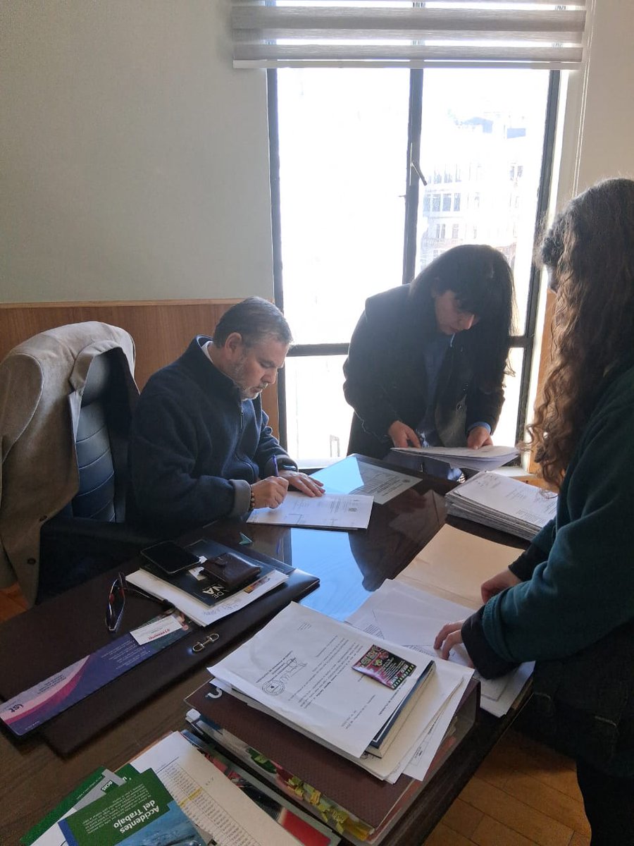 SEGUNDA ETAPA PROYECTO CUARTEL.
Esta semana se firmaron los documentos necesarios entre <a href="/MunicipioValpo/">Muni Valparaíso</a> y <a href="/CBV1851/">Bomberos Valparaíso</a> para dar curso al último tramo de construcción de nuestro futuro cuartel.