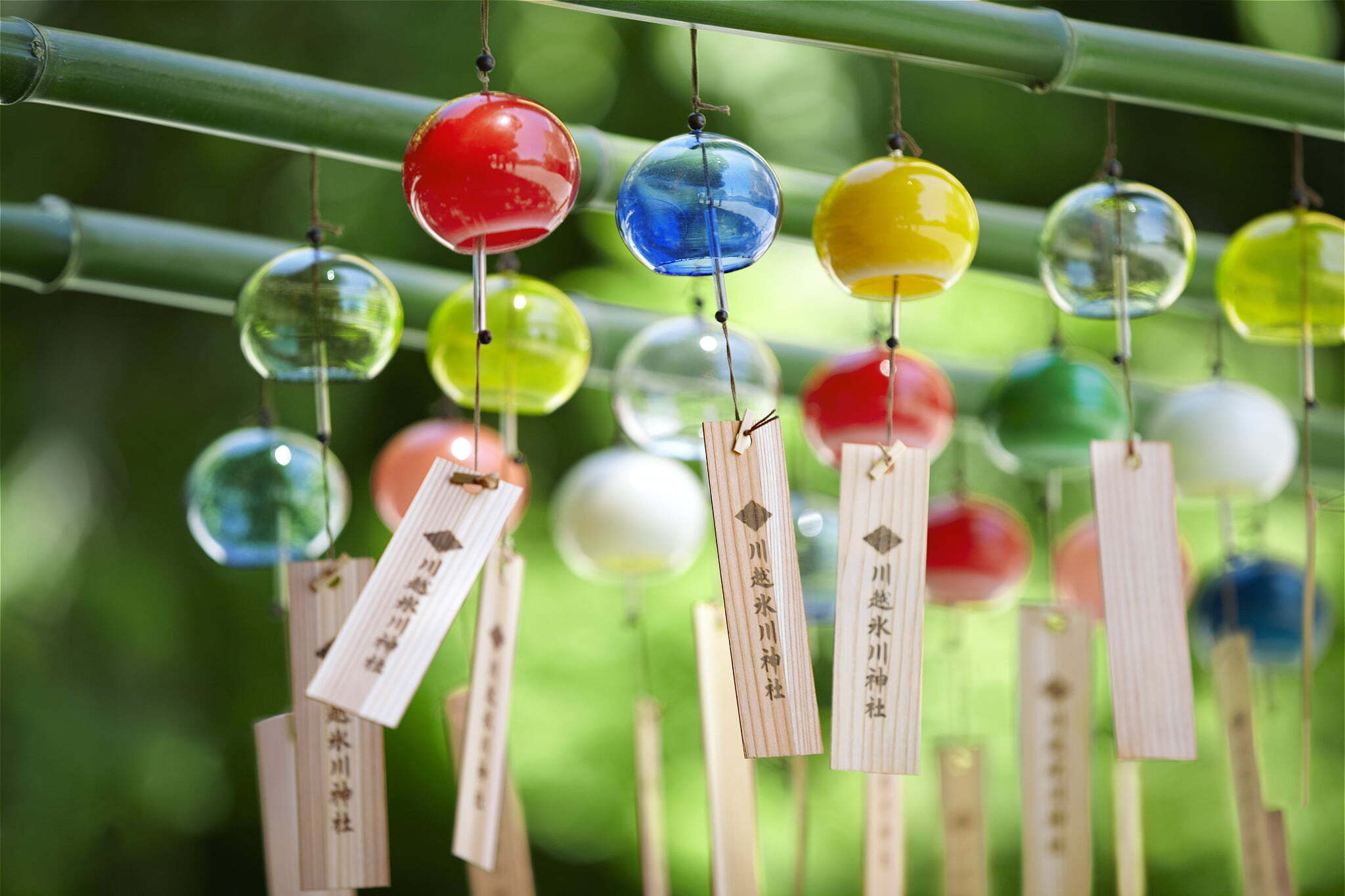 数量限定品  川越氷川神社 縁結び風鈴 硝子紫 川越氷川神社 縁結び 風鈴 捜す 短冊付き ガラス