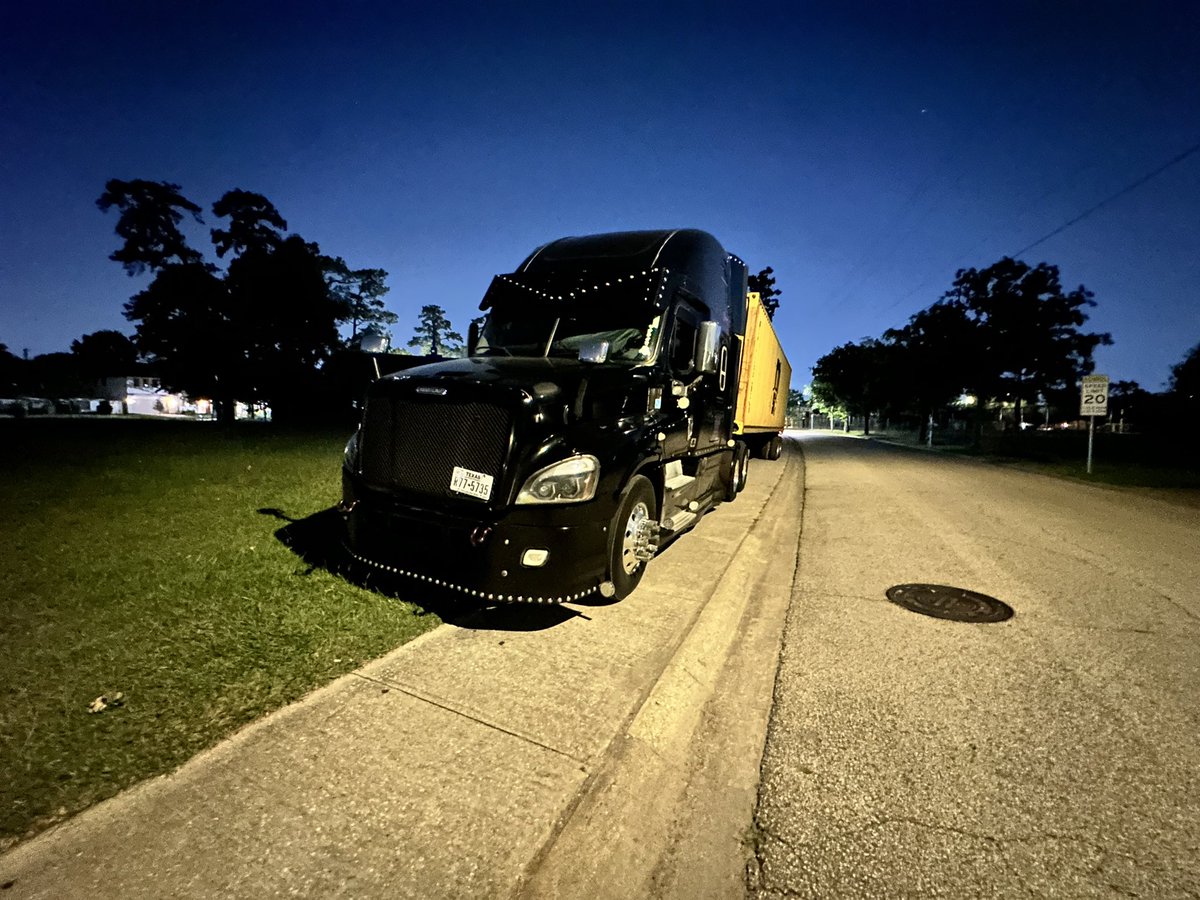 amarpmohite's tweet photo. @HouParking Truck parked on Chantilly Lane, south of 43rd Street and across from Frank Black Middle School blocking sidewalk. https://t.co/sM8qPxp3lT