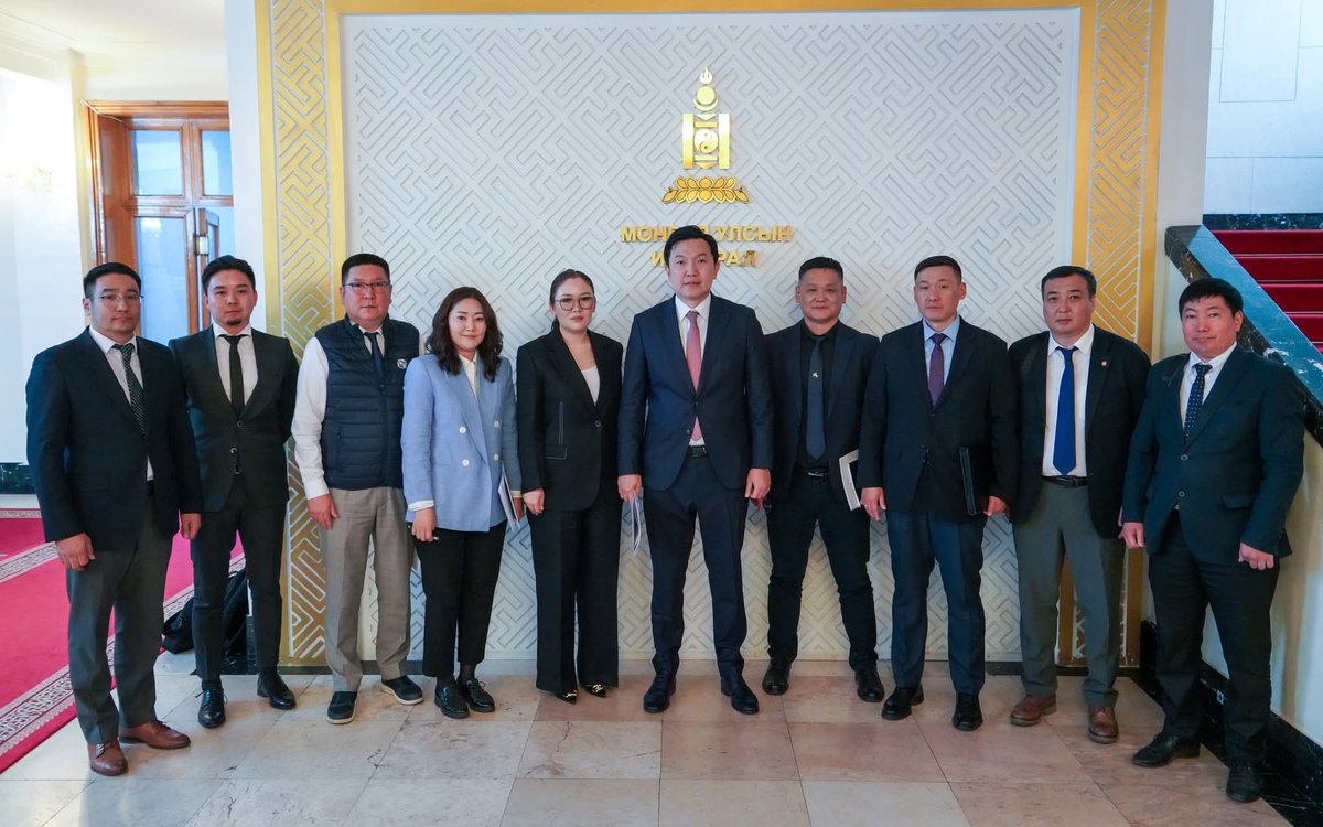 ЦАХИМ МӨРИЙТЭЙ ТОГЛООМЫГ БҮРЭН ХОРИГЛОЛОО

Засгийн газраас цахим мөрийтэй тоглоом, бооцоот таавар, төлбөрт уралдааныг бүхэлд нь хориглох хууль санаачилж, УИХ хэлэлцэн баталлаа. 

Цахим мөрийтэй тоглоом, бооцоо, таавар олон мянган Монгол хүн, Монгол айлын амь амьдралд сүйрэл,