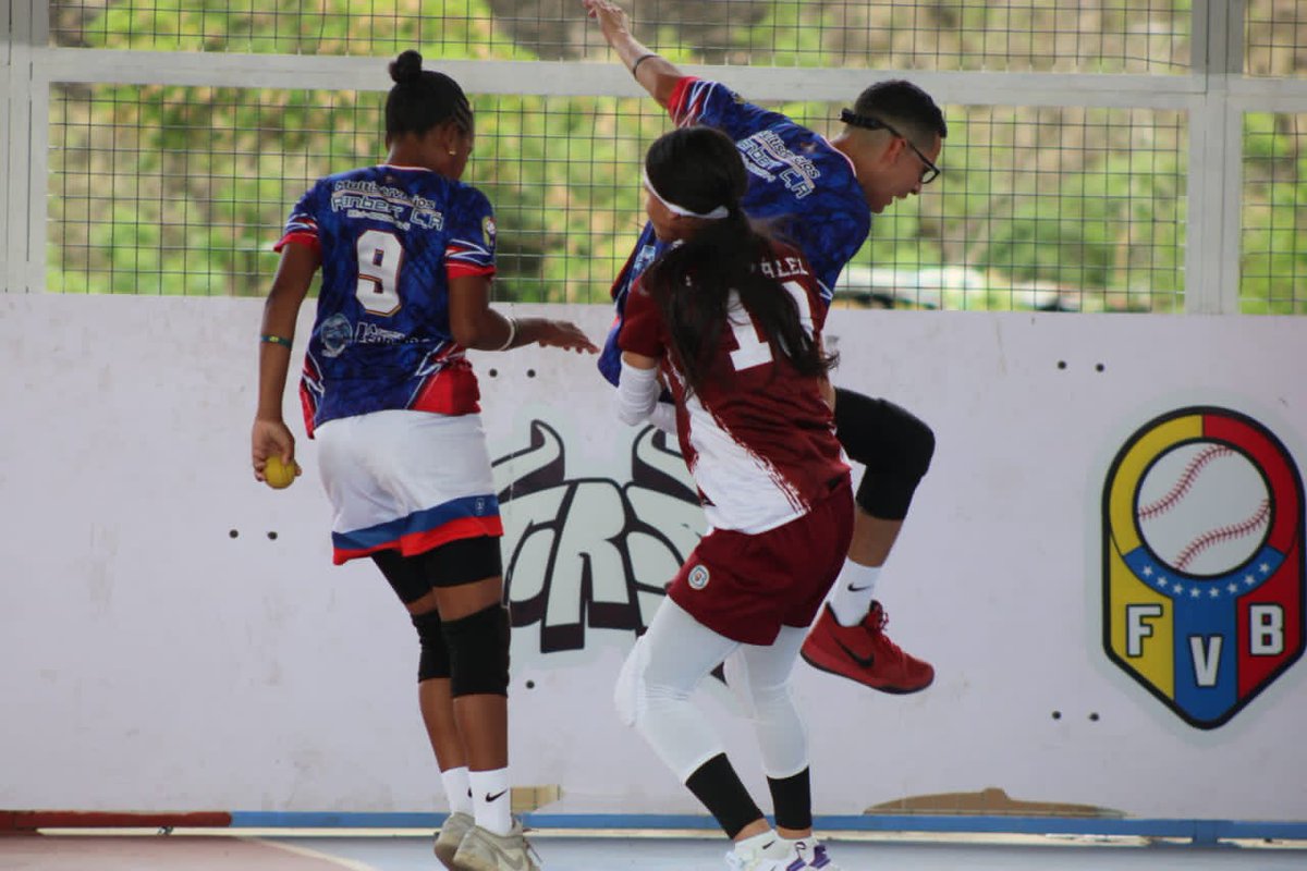 #NacionalAdultosB5 🖐🏻⚾

En imágenes 📸 la selección de #Carabobo Vs #LaGuaira en el IV Campeonato Nacional de #Beisbol5 Adultos 

📍Caracas, Distrito Capital
🏟️ La Vega Stadium
💻 fevebeisbol.org

#NacionalesFEVEBEISBOL #LVB5
#BEISBOL5 #Baseball5

@baseball5