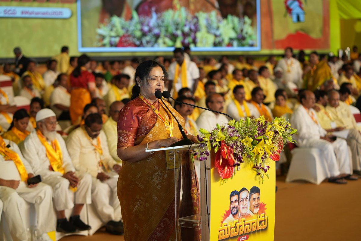 Prashanthi_VPR's tweet photo. Cherished Moments from #Mahanadu2025 in #Kadapa With Our Hon'ble CM @ncbn, Beloved Leader @naralokesh Garu &amp; MP @VPR_Official_ Garu, Union Minister @RamMNK garu. 

#VemireddyPrashantiReddy #VPR #KovurMLA
 #TeluguDesamParty #ChandraBabu https://t.co/N0WhF3TOrF