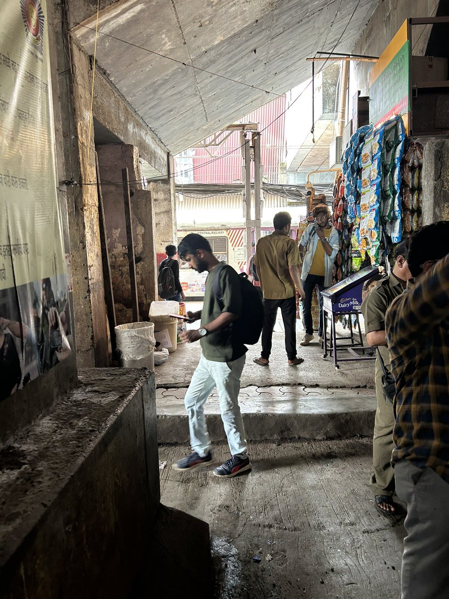 rahulpawar1232's tweet photo. See how the railway expects commuters to pass through this 2-foot-wide gap, blocked by stalls on both sides. In case of an emergency, it’s a stampede waiting to happen. Ghatkopar PF no1 but @Railway stays blind, again. Will you act after people die? @RailwaySeva @Central_Railway https://t.co/QNiBlXoGLx