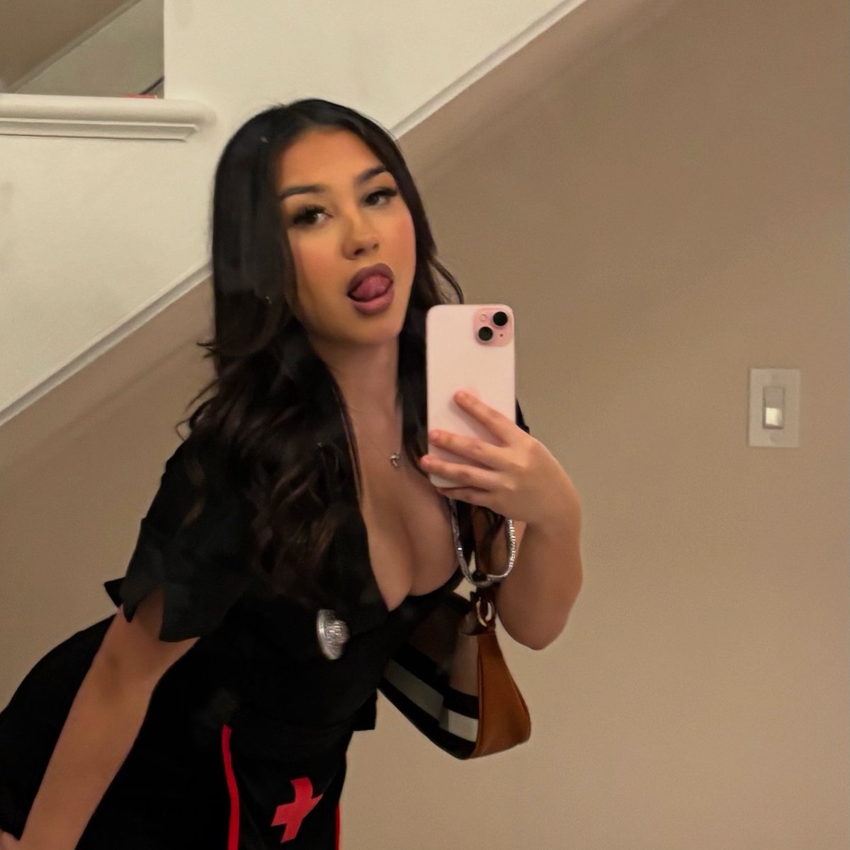 You scroll, I tease… it’s a perfect match 😈📱💋