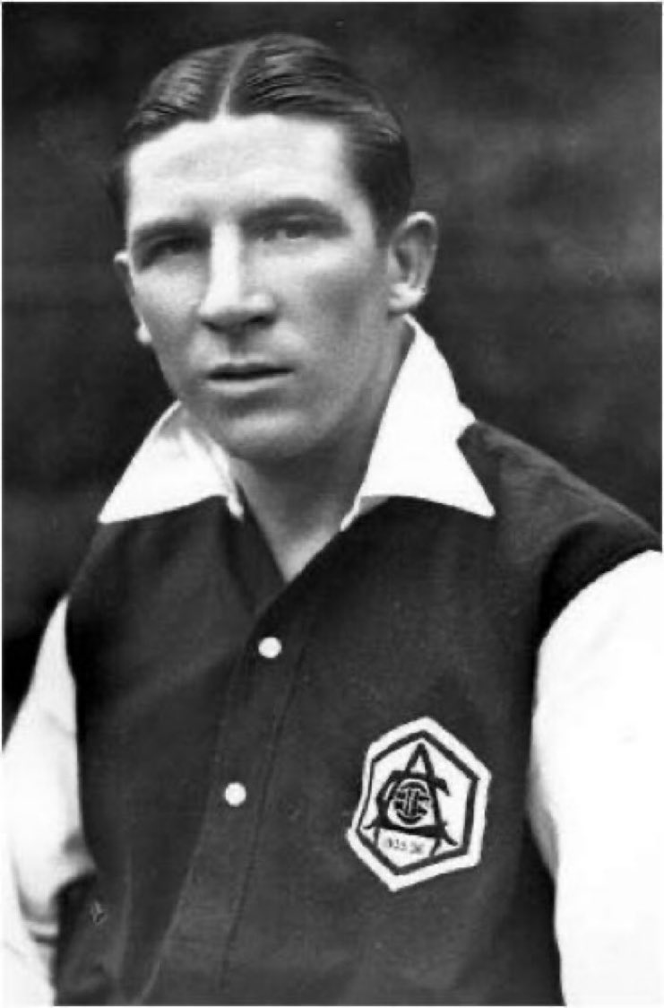 30 May 1995: Death of Ted Drake

Drake topped the scoring charts in each of his five full seasons in north London with a tally of 136 goals from 182 games. 

🏆First Division: 1934–35, 1937–38
🏆FA Cup: 1935–36
🏆FA Charity Shield: 1934, 1938

<a href="/Arsenal/">Arsenal</a>