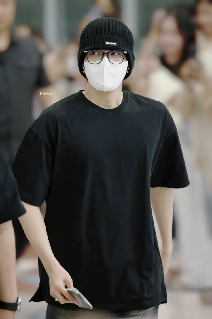 feat_jww's tweet photo. he is so wide WIDE https://t.co/5zyw4YRyVR