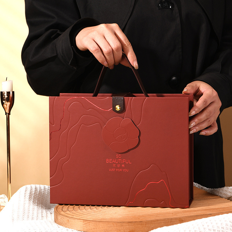 jialanpackage's tweet image. 💥High-end products, customized first choice Jialan Package 2025 new design leather portable embossed color printing three-dimensional flower flip gift box
✅Size: 35*22*10cm, 
🌐Official website: good-package.com
#luxurybox #luxuryboxes #luxurygiftbox #luxurygiftboxes