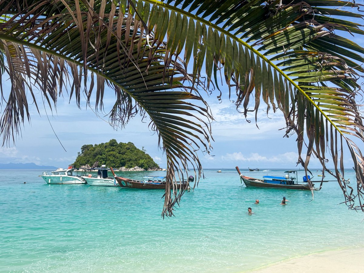 Robbert_15's tweet image. Ga je naar Thailand? Vergeet #kohlipe niet. Tip van flip 😜