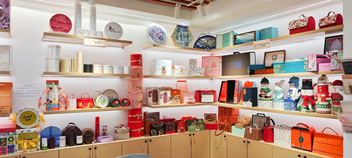 jialanpackage's tweet image. 💥High-end products, customized first choice Jialan Package 2025 new design leather portable embossed color printing three-dimensional flower flip gift box
✅Size: 35*22*10cm, 
🌐Official website: good-package.com
#luxurybox #luxuryboxes #luxurygiftbox #luxurygiftboxes