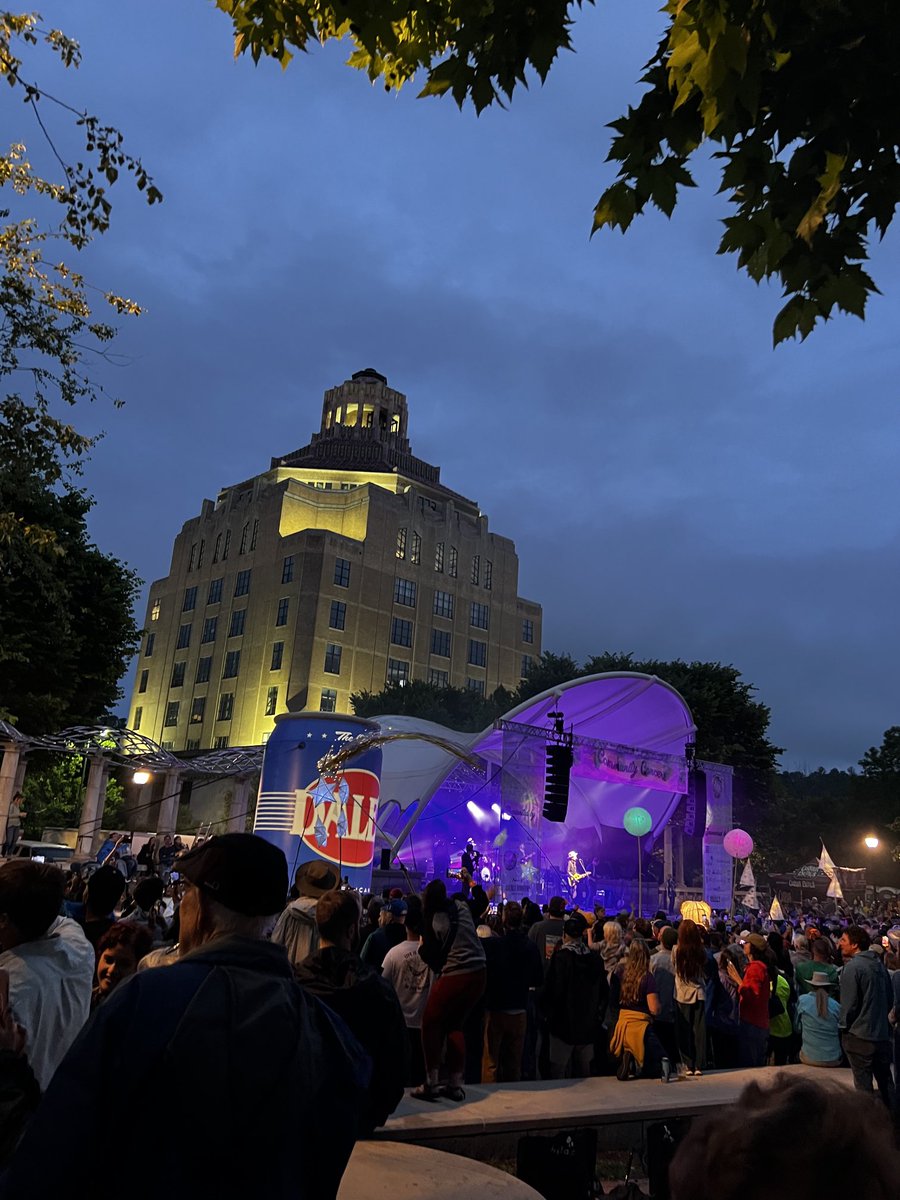 Enjoyed a wonderful night of music and community spirit in downtown Asheville tonight. Thank you ⁦⁦<a href="/SteepCanyon/">Steep Canyon Rangers</a>⁩ and thank you ⁦<a href="/CityofAsheville/">City of Asheville</a>⁩! #avlstrong