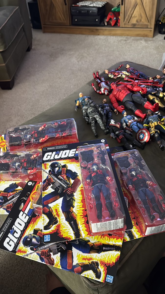 Mail call. This has been really messed up week. This is a nice escape. Cobra! #GIJoeClassified #yojoe #yojoejune #joeaday #gijoenation #hasbro #ACTIONFIGURES #toycollector #hasbropulse