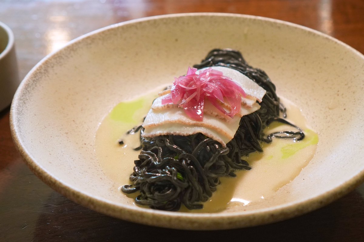 brsurvey's tweet image. [레드리본 위크 현장스케치] 03. 디핀옥수
코카-콜라와 풍성한 미식 경험을 즐길 수 있는 특별한 미식 행사인 레드리본 위크가 5월 29일 목요일 점심과 저녁, &amp;lt;디핀옥수&amp;gt;에서 열렸습니다. 행사 현장을 블루리본이 생생히 전달 드립니다.
bluer.co.kr/magazine/531