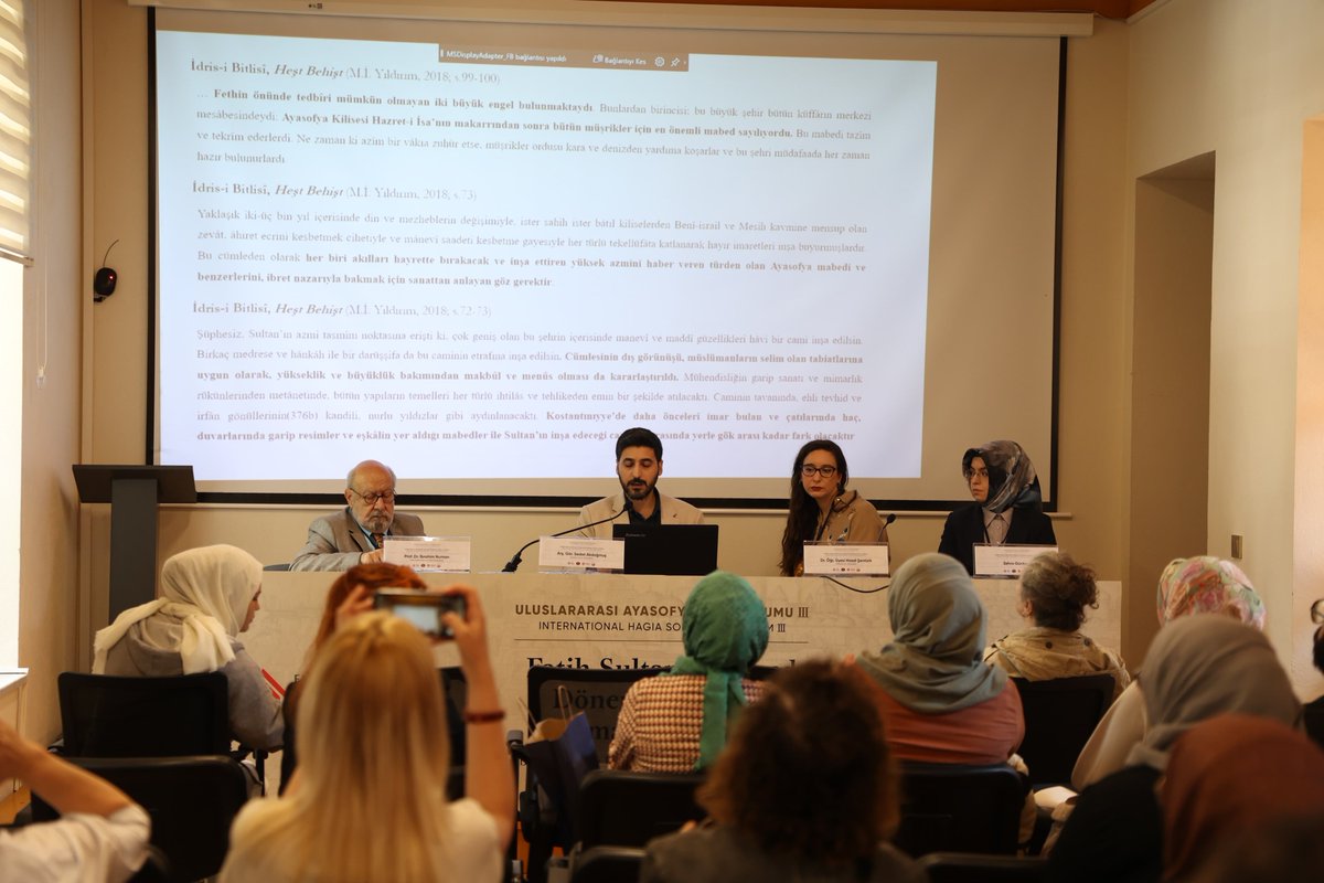 İkinci günün “Ayasofya ve Fetih Sonrası Mimari Dönüşüm” başlıklı dördüncü oturumu, Prof. Dr. İbrahim Numan başkanlığında Molla Hüsrev Salonunda başladı.