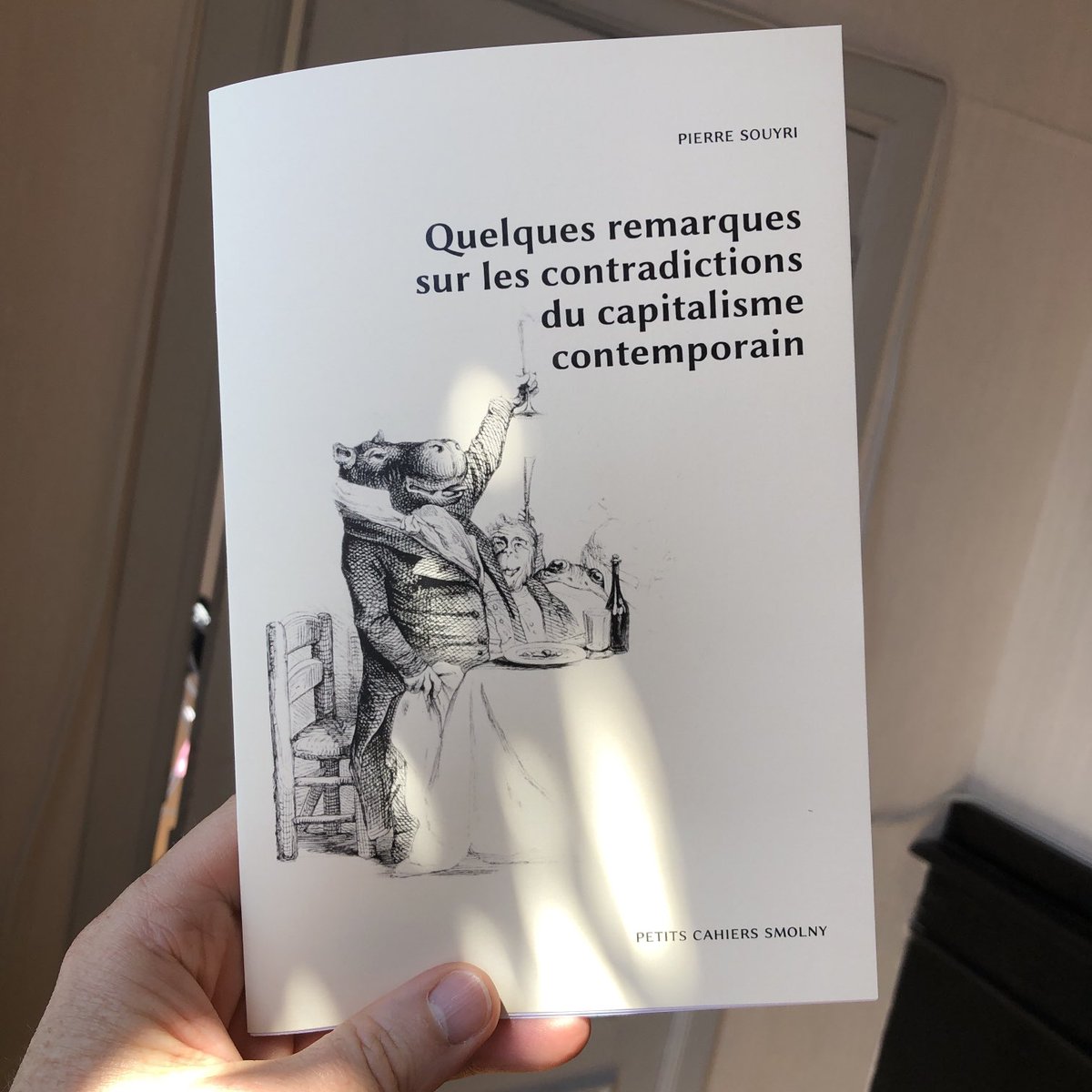 CoSmolny's tweet photo. Le petit cahier smolny numéro 10 !
Un toast ! https://t.co/agjZTrrhjT