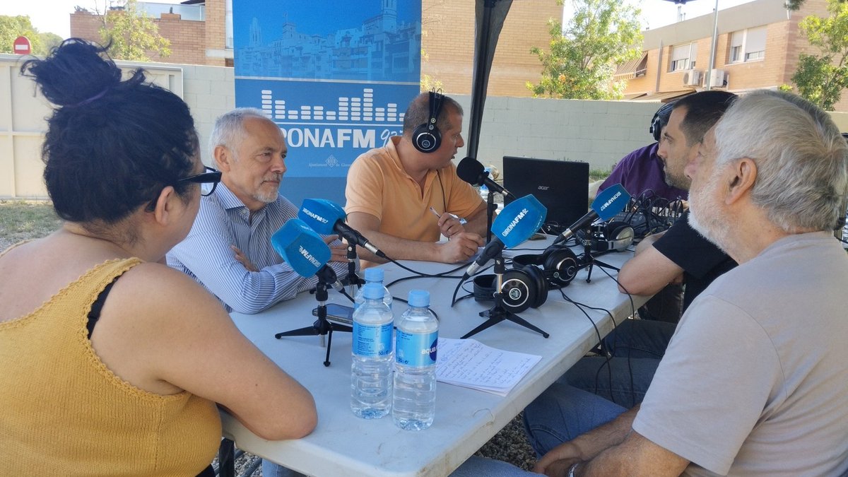 Girona FM (@gironafmcat) on Twitter photo 🎙️ Tertúlia especial des de la Casa de les Arts <a href="/oriol_mas/">Oriol Mas</a>
🎤 Avui amb Bernat Rubió, <a href="/adambertran/">Àdam Bertran i Martínez 🎗</a>, <a href="/Cristob85427558/">Cristobal Sanchez</a> i Alícia Sànchez
🔴En directe 🔗gironafm.cat 🎙️ Tertúlia especial des de la Casa de les Arts <a href="/oriol_mas/">Oriol Mas</a>
🎤 Avui amb Bernat Rubió, <a href="/adambertran/">Àdam Bertran i Martínez 🎗</a>, <a href="/Cristob85427558/">Cristobal Sanchez</a> i Alícia Sànchez
🔴En directe 🔗gironafm.cat