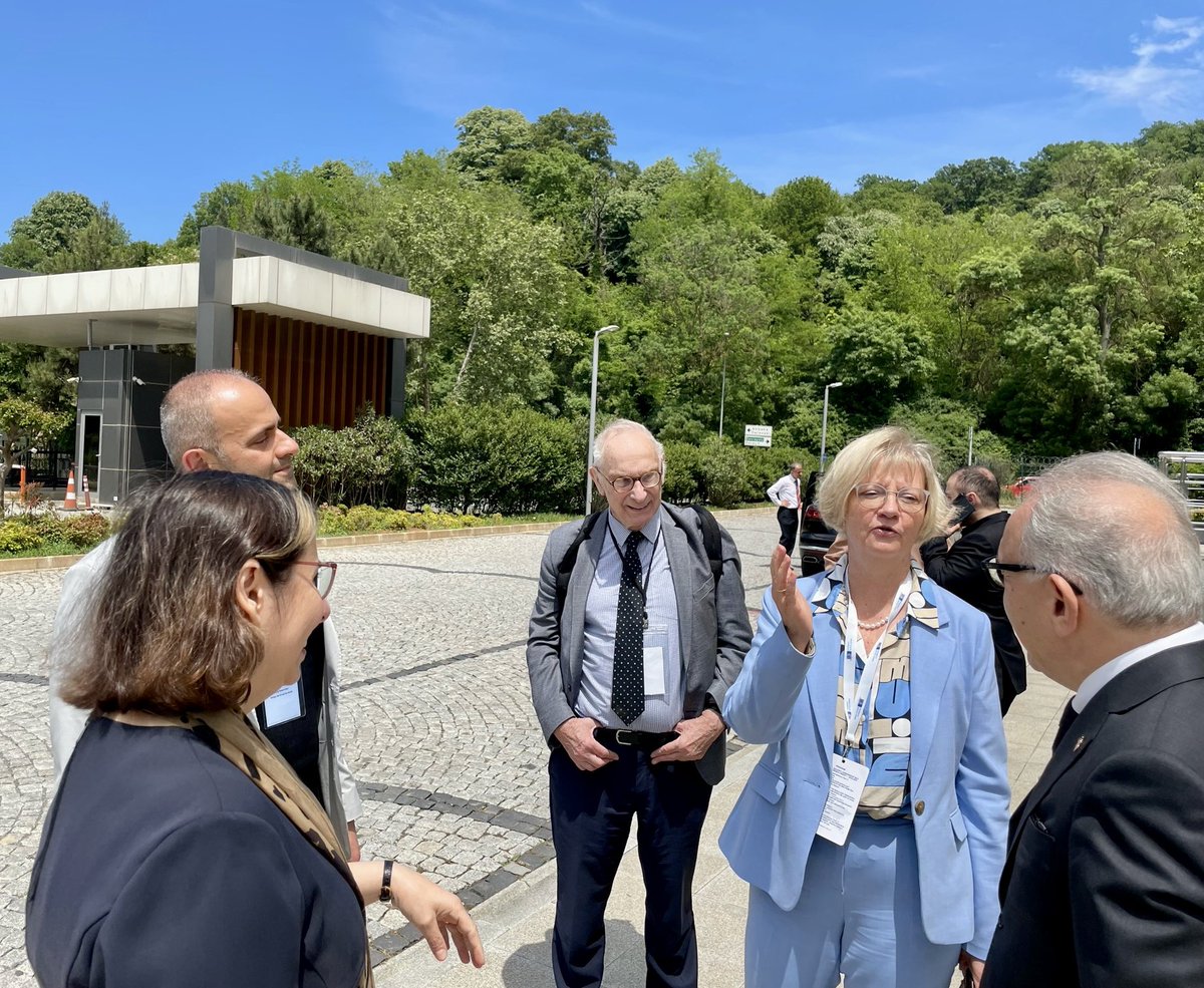Sibylle Katharina Sorg (@gerambturkiye) on Twitter photo Sevgili <a href="/tauedutrde/">Türk-Alman Üniversitesi</a> ekibi,🇩🇪&🇹🇷’nin birlikte mücadele ettiği zorluklar hakkındaki “ShiftingGlobal Order:Türkiye,EU and the World” başlıklı konferansınızdaki konukseverliğiniz+ilham verici fikir alışverişi için çok 🙏ederim.Sizi ziyaret etmek her zaman güzel.Tekrar görüşmek üzere! Sevgili <a href="/tauedutrde/">Türk-Alman Üniversitesi</a> ekibi,🇩🇪&🇹🇷’nin birlikte mücadele ettiği zorluklar hakkındaki “ShiftingGlobal Order:Türkiye,EU and the World” başlıklı konferansınızdaki konukseverliğiniz+ilham verici fikir alışverişi için çok 🙏ederim.Sizi ziyaret etmek her zaman güzel.Tekrar görüşmek üzere!