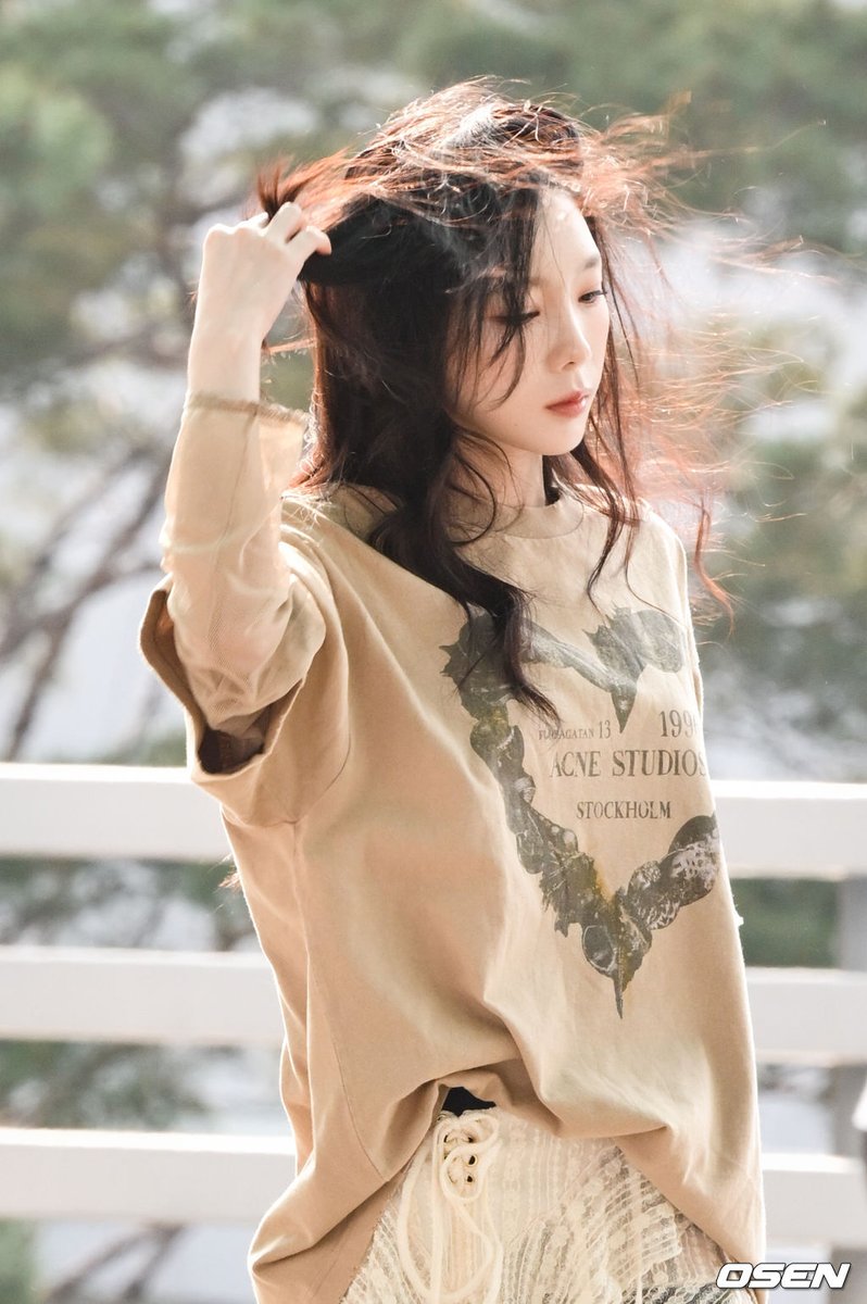 309KTYSS's tweet image. Incheon Airport to Bangkok for 'The Tense' 🇹🇭

250530 #태연 @TAEYEONsmtown
#TAEYEON_TheTENSE_in_BANGKOK 😍