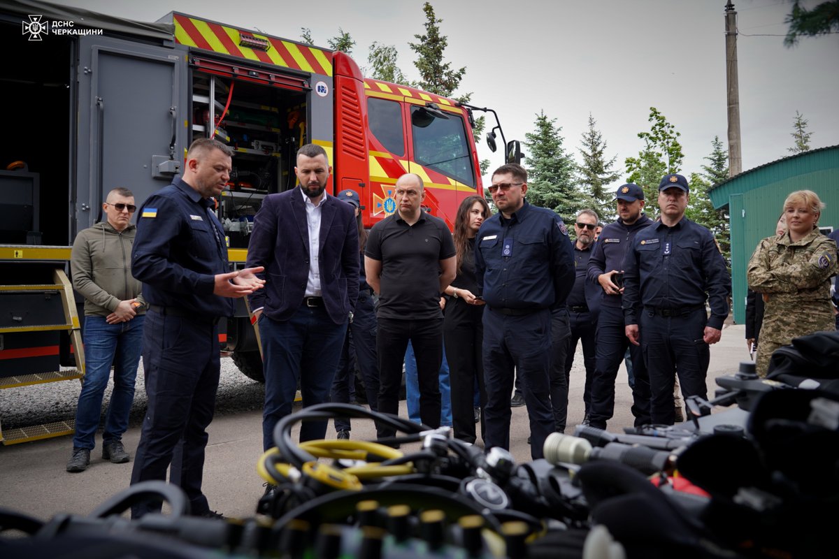 Demine Ukraine (@demine_ukraine) on Twitter photo 1/
Ukraine just received 16 underwater demining drones. They’ll help clear rivers, lakes, and the Black Sea of deadly mines — a first for the country.
Procured by <a href="/UNDPUkraine/">UNDP Ukraine 🇺🇦</a>, funded by 🇰🇷 🇫🇷 🇳🇿.
Why this matters👇 1/
Ukraine just received 16 underwater demining drones. They’ll help clear rivers, lakes, and the Black Sea of deadly mines — a first for the country.
Procured by <a href="/UNDPUkraine/">UNDP Ukraine 🇺🇦</a>, funded by 🇰🇷 🇫🇷 🇳🇿.
Why this matters👇