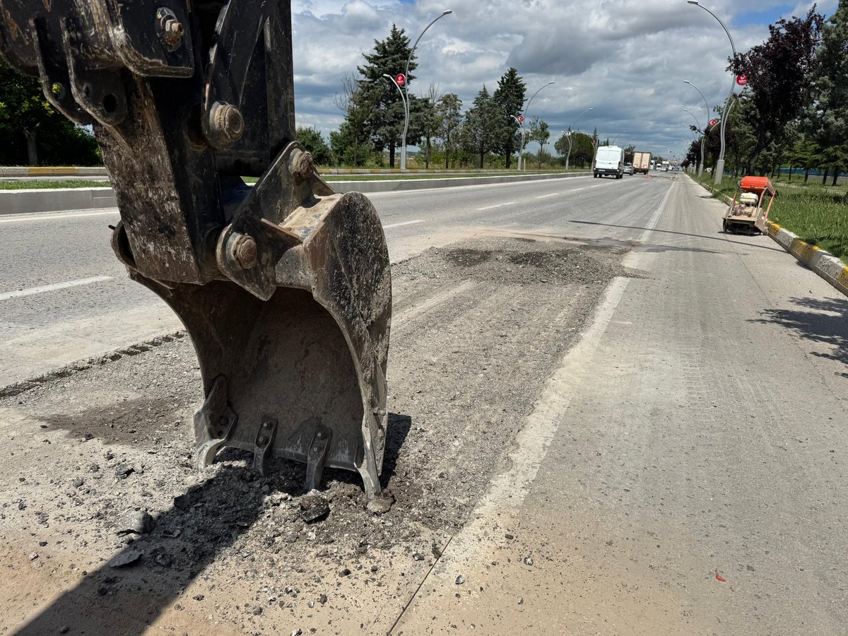 SÜRÜCÜLERİMİZİN DİKKATİNE ‼️

Fen İşleri Müdürlüğümüz tarafından Trakya Üniversitesi ile Olin Kavşağı arasındaki Atatürk Bulvarı güzergahında yol bakım ve onarım çalışmaları gerçekleştirilmektedir.

Bu güzergahı kullanacak olan sürücülerimizin dikkatli olmalarını, trafik işaret