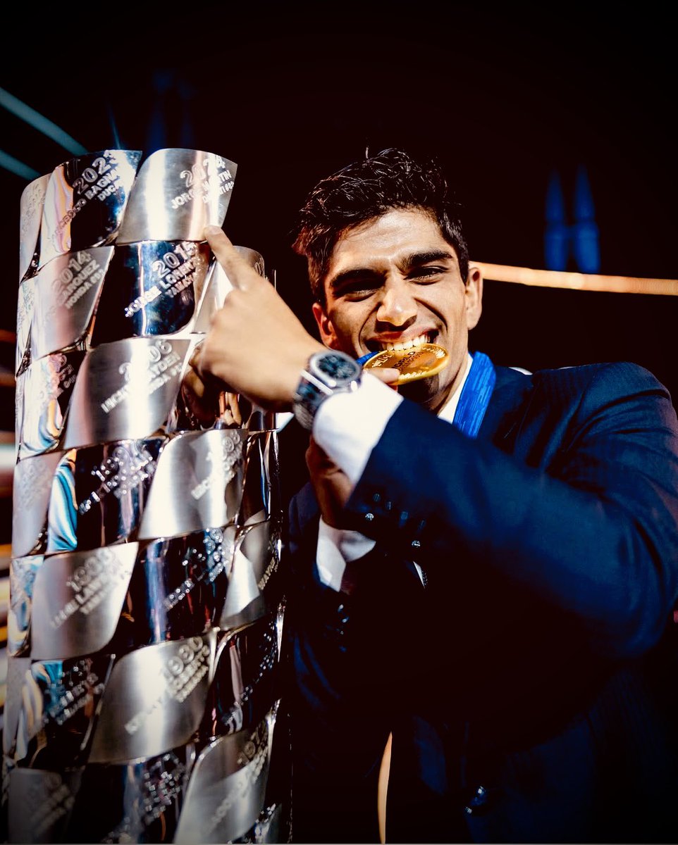 🚨Jorge Martin se reunió en Le Mans con Alberto Puig, de ahí el comunicado de Aprilia diciendo que los demás equipos deben de abstenerse al tener contrato con la fabrica. Honda le ofreció un contrato de 3 años. 
1- Mas de 5M
2- Mas de 6M
3- Mas de 7M

Fuente: Pecino
#Motogp