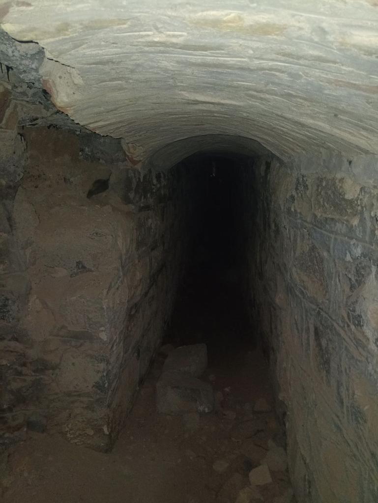 سنگر های روسی در جاده قدیم روستای قره تپه نیر که یکی از شاهکارها و معماری قدیمی شهرستان نیر که واقعا مسئولان باید در این بخش سرمایه گذاری و در ثبت جهانی این سنگر ها همت داشته باشند 
#رویش_نیر
#جشنواره_آبزیان_نیر