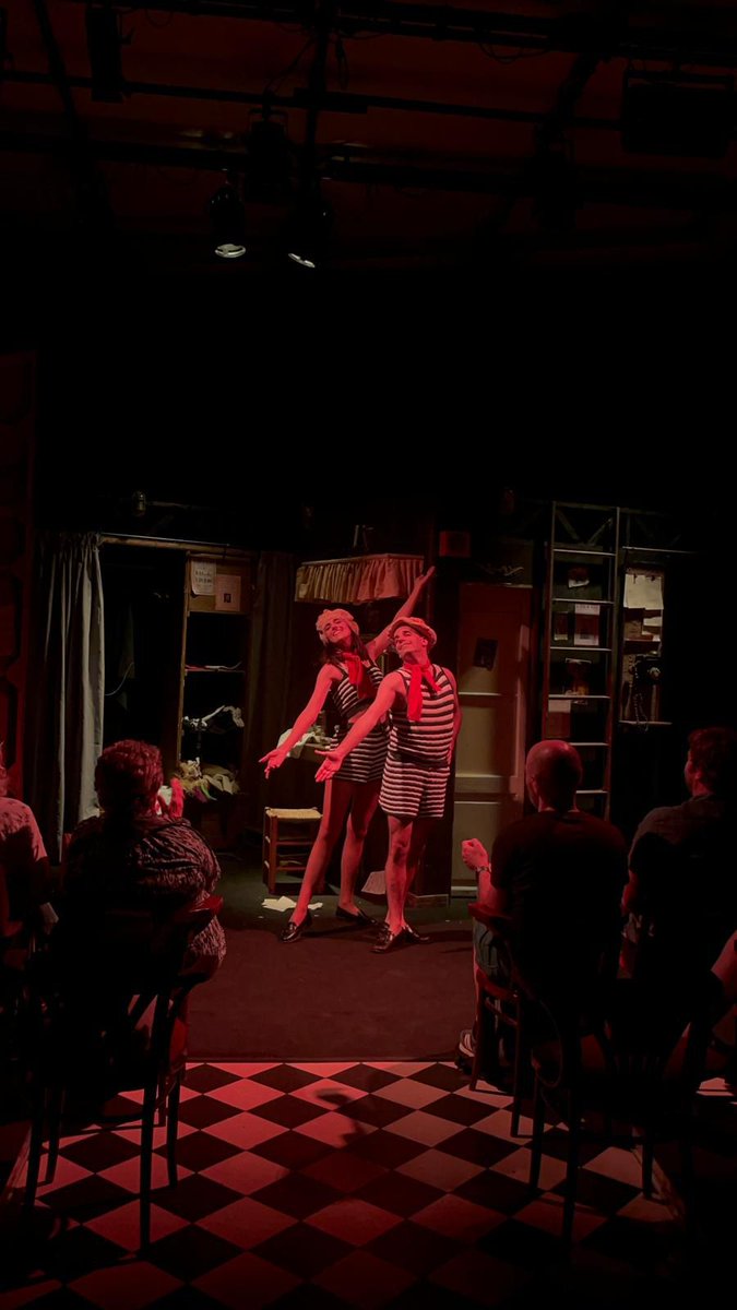 Hem tornat a estrenar ELS SECUNDARIS, creada i interpretada per la Laura Aubert i el <a href="/BernatCot/">Bernat Cot</a>, dirigida per l'<a href="/adriaaubert/">Adrià Aubert Blanch</a>, i amb tot l'equip de Pirates i el <a href="/maldateatre/">El Maldà</a> 💛

Tornem per tercera temporada i hi serem fins al 29 de juny! Entrades a elmalda.cat/espectacle/els…