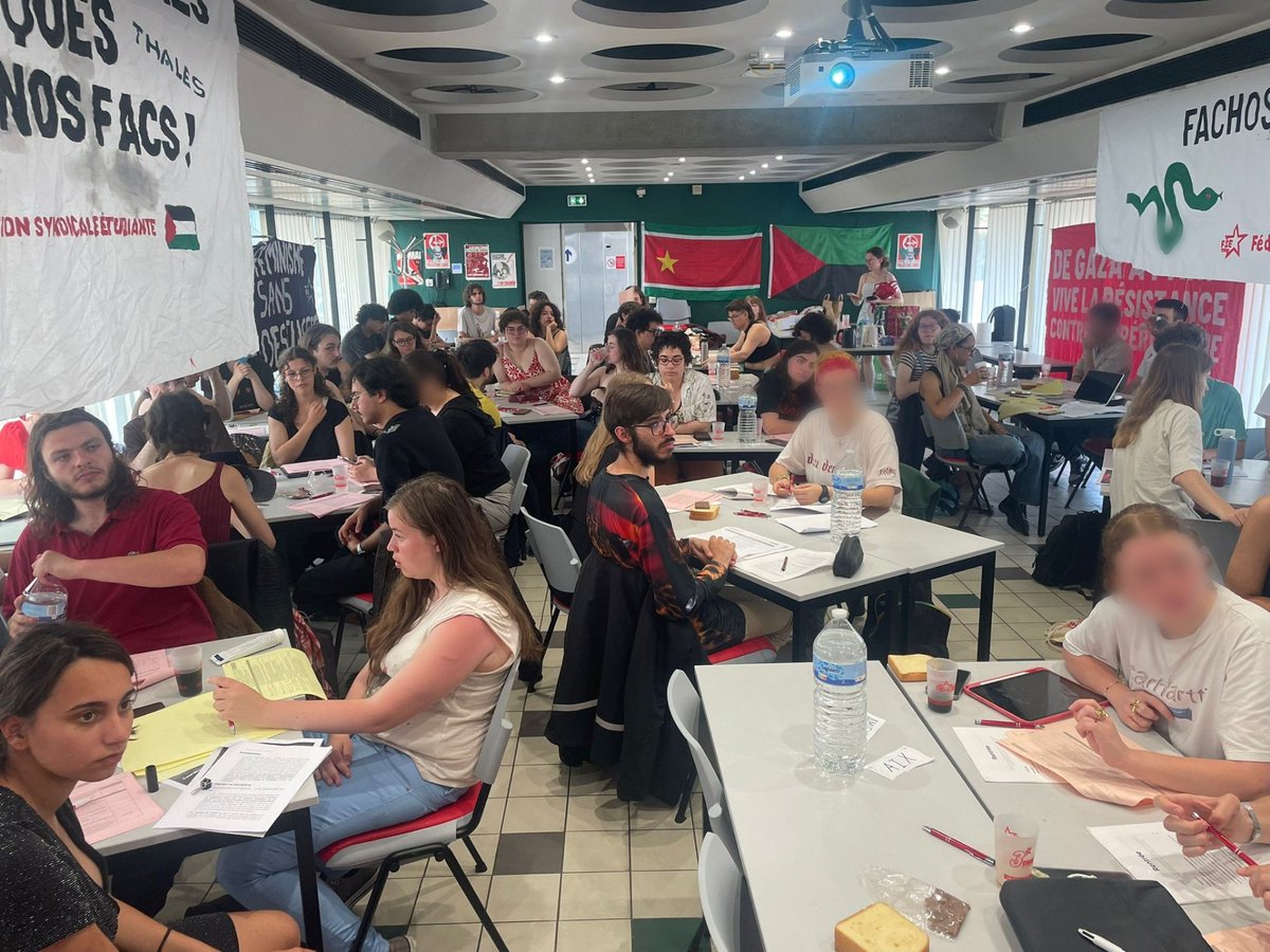 FSE_natio's tweet photo. Notre #CSNFSE de cette fin d'année s'ouvre avec un discours de notre secrétaire générale qui salue le travail de cette année sur nos campus que ce soit pour la Palestine ou dans la mobilisation pour le budget ! 🇵🇸💥⤵️ https://t.co/2JnZG5FYyB