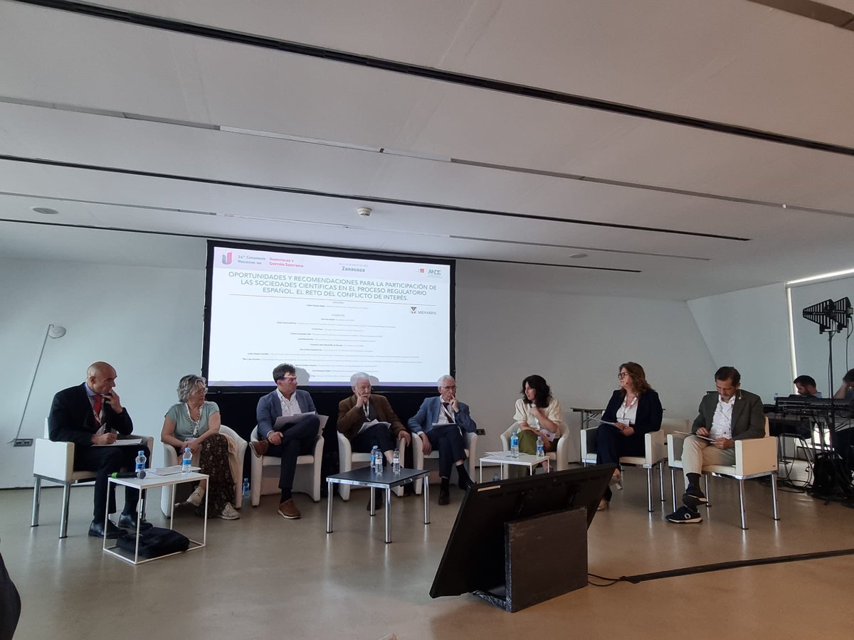 💬 Interesante debate sobre el papel de las sociedades científicas en el proceso regulatorio de evaluación y posicionamiento 
🧐Inclusión de expertos garantizando la transparencia para manejar el conflicto de interés
➕Incluir a los pacientes que son los usuarios finales
#24CNH