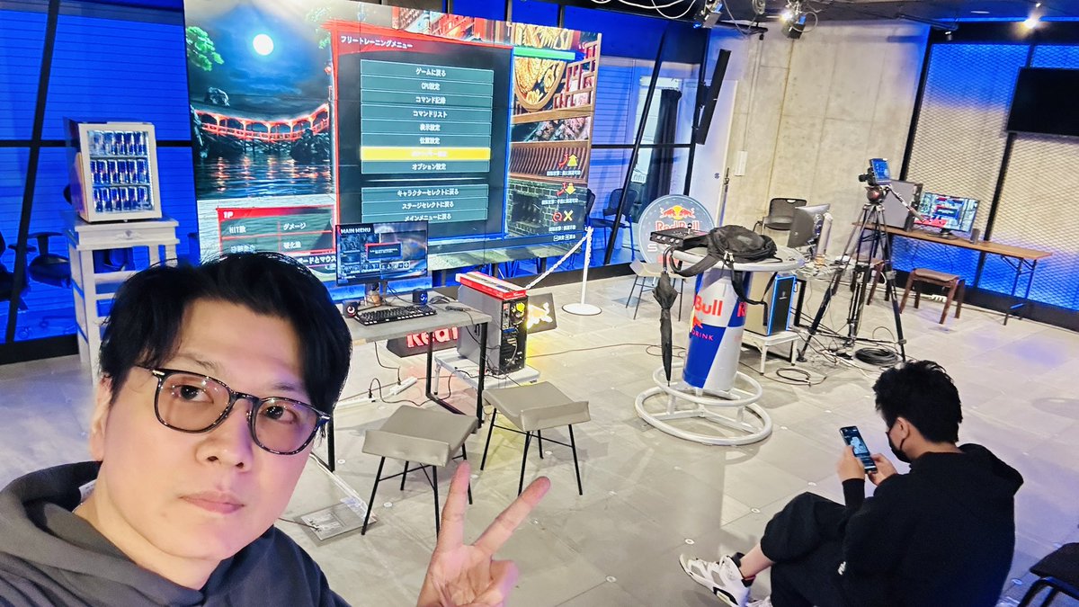 jin_hm's tweet image. "バトコロ"準備オッケーです!
今日は生憎の雨ですがみんな待ってまーす!
20時からまた大会もやります!配信は後ほど大須晶のYouTubeにて〜👍
#RedBullGamingSphereTokyo
#VF5REVO
