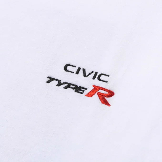【お知らせ】 Honda CIVIC TYPE RのコラボイラストがオリジナルTシャツになって販売開始です! 左胸にはイカした刺繍もあしらわれております 数量限定販売となりますので、お早めにお買い求めくださいまし。